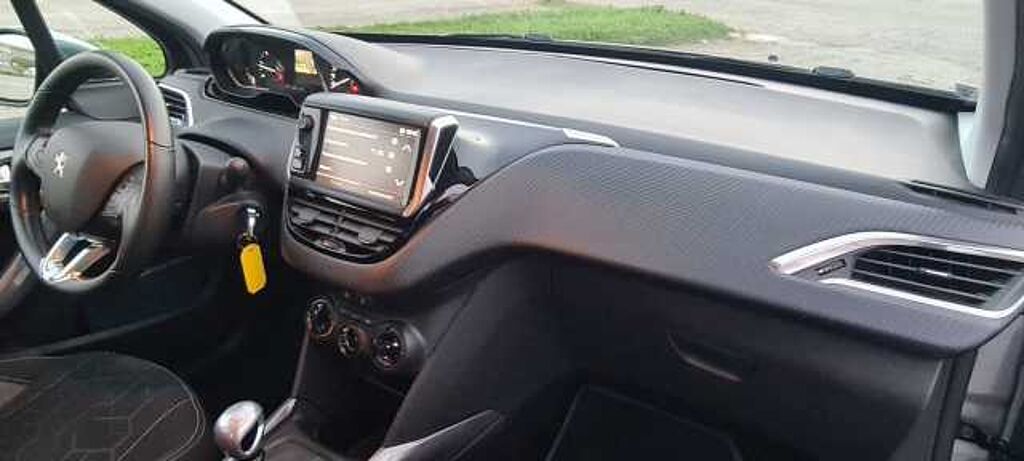 Peugeot 2008 BlueHDi 100 S&S Signature