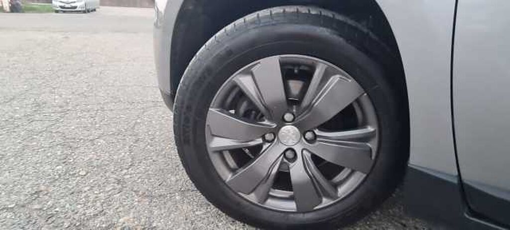 Peugeot 2008 BlueHDi 100 S&S Signature