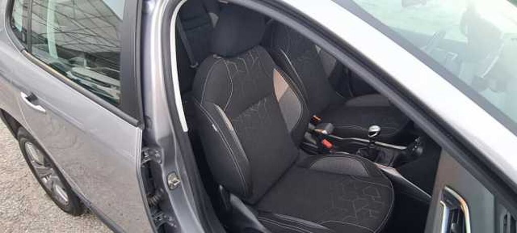 Peugeot 2008 BlueHDi 100 S&S Signature