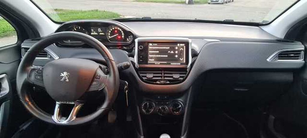 Peugeot 2008 BlueHDi 100 S&S Signature