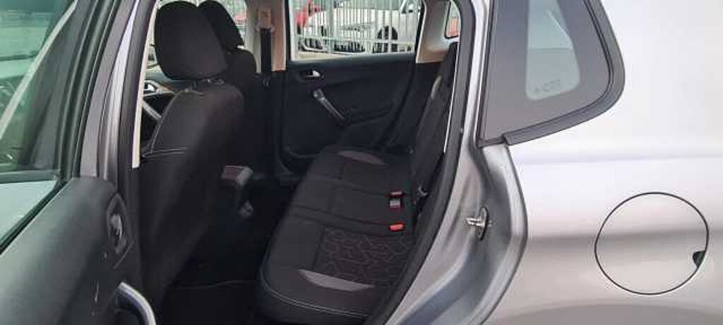 Peugeot 2008 BlueHDi 100 S&S Signature