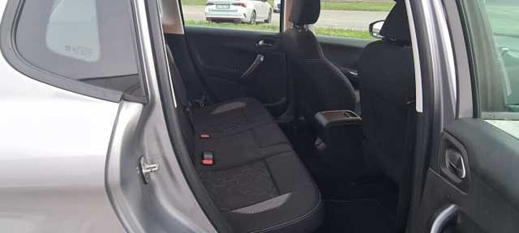 Peugeot 2008 BlueHDi 100 S&S Signature